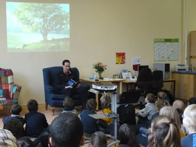 Kinderbuch-Lesung in einer Grundschule in Berlin